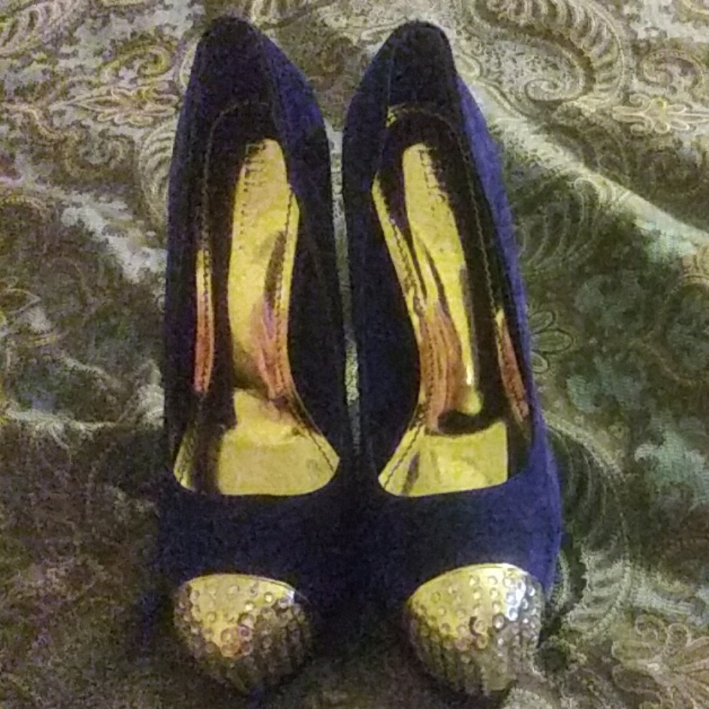 Shoes - Picture 4 of 7